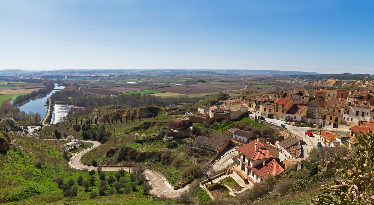 Vista del río Duero a su paso por la ciudad de Toro en Zamora. España