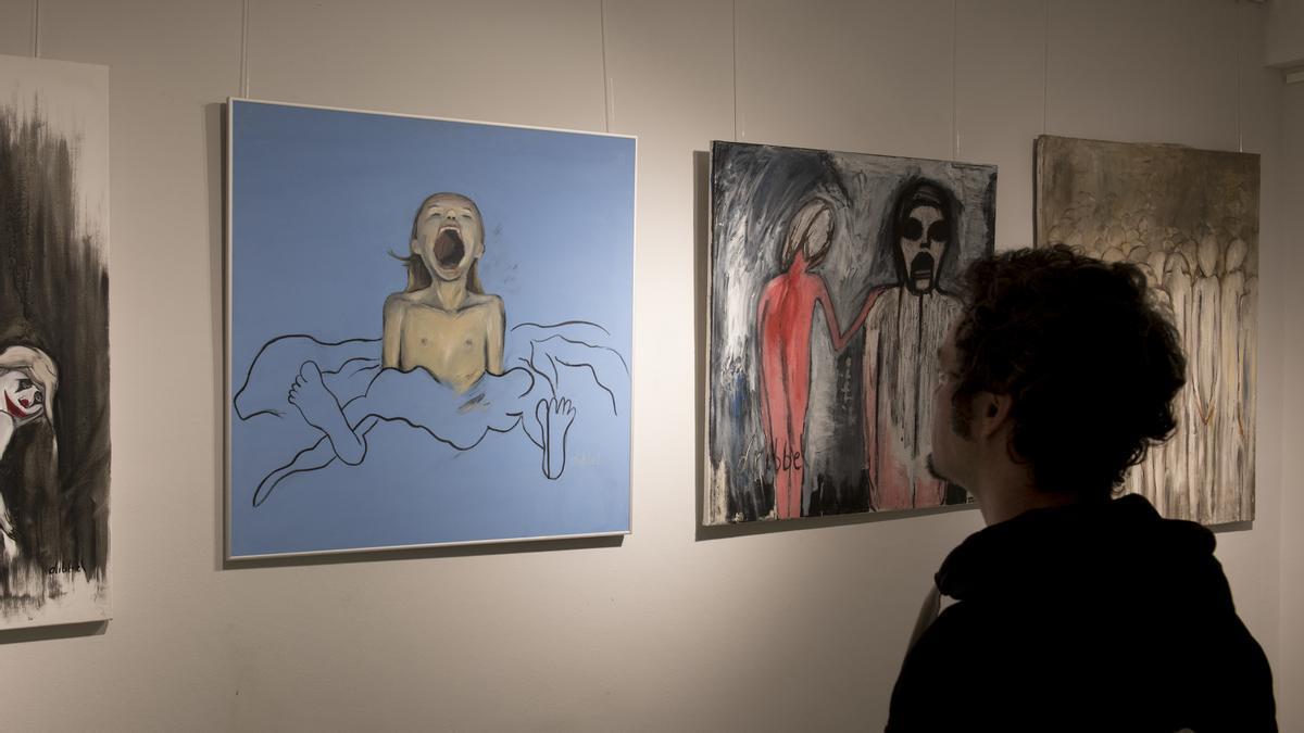 Exposición en Barcelona de la artista holandesa, Tess Dribbel , víctima de abusos sexuales.