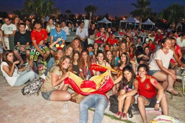 Cientos de personas festejan en Las Playas el pase a semifinales