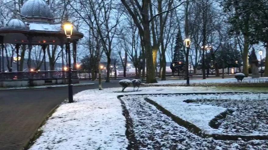 Avilés amanece nevada