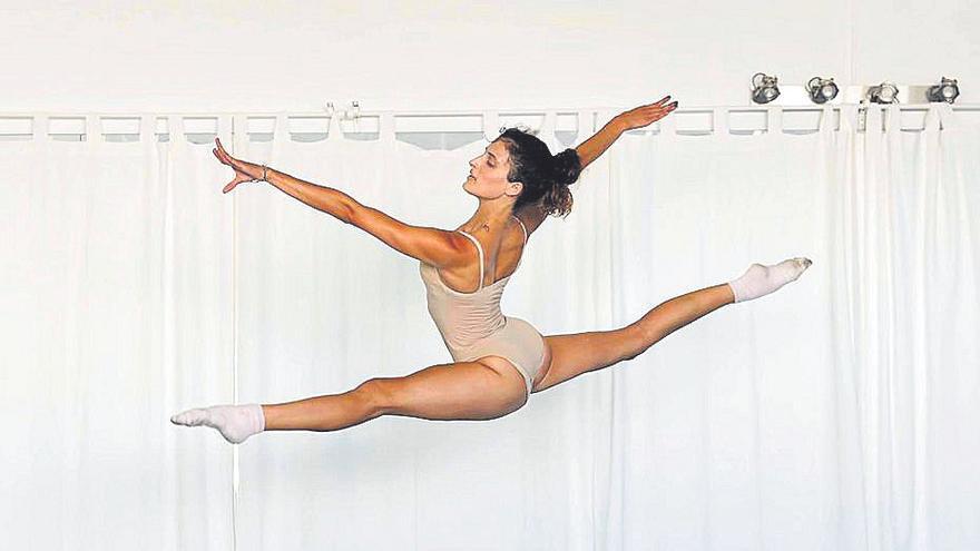 Una de las alumnas, en un ensayo de la academia.