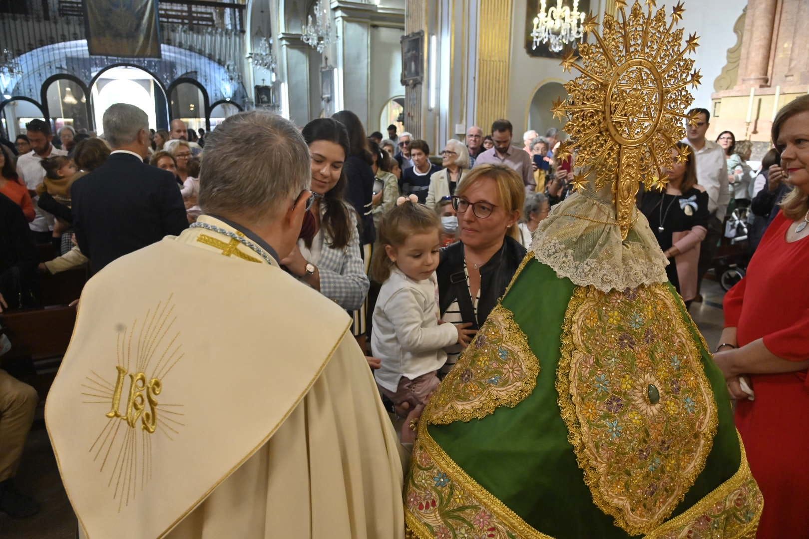 Castelló muestra su devoción por Lledó con el tradicional Paso por el Manto