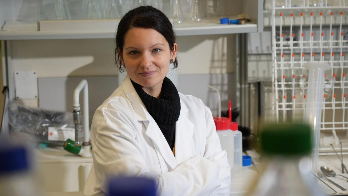 Sara Izquierdo Zandalinas, en su despacho de la Escola de Tecnologia i Ciències Experimentals de la UJI.