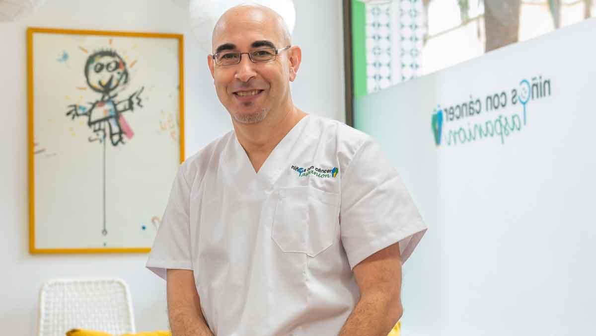 Javier Zamora, en la sede de la Asociación de Madres y Padres de Niñas y Niños con Cáncer de la Comunidad Valenciana (Aspanion). Javier Zamora, en la sede de la Asociación de Madres y Padres de Niñas y Niños con Cáncer de la Comunidad Valenciana (Aspanion).
