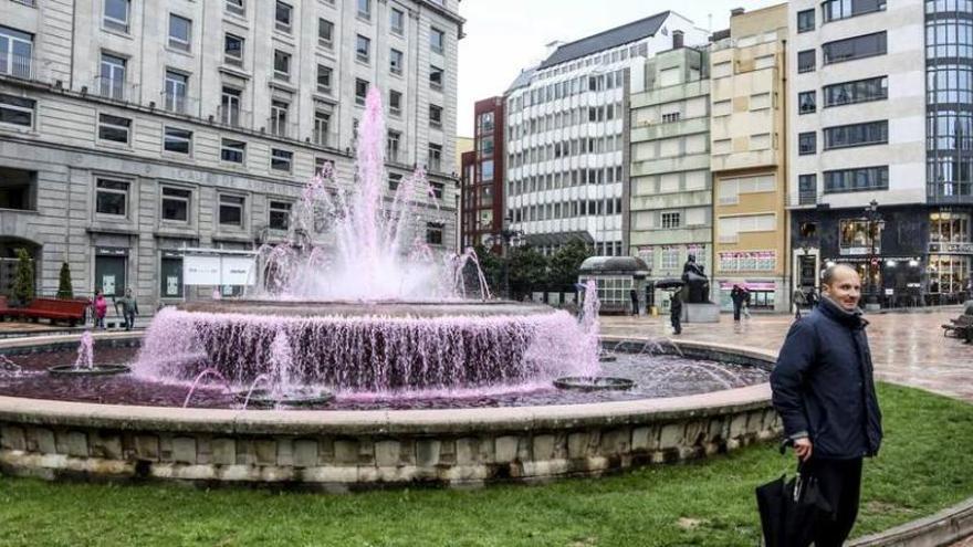 Las fuentes se tiñen de rosa contra el cáncer de mama