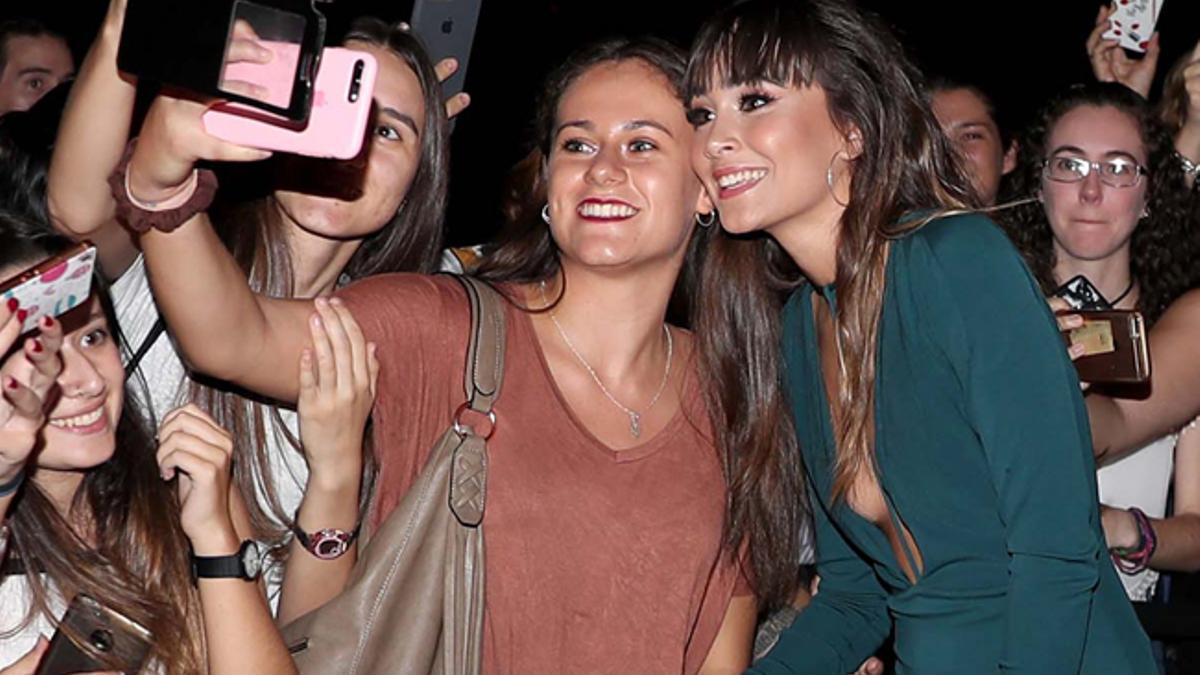 Aitana se forografía con sus fans