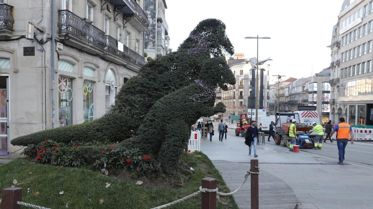 Dinoseto y Dinosetiño en la Porta do Sol en el año 2020