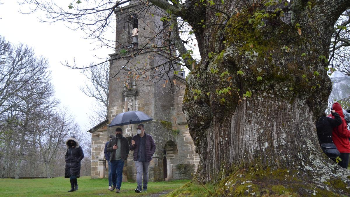 Visita de los diputados provinciales a la ermita de La Alcobilla