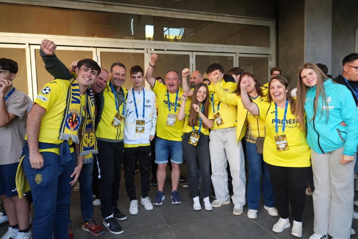 Galería: La afición del Villarreal, presente para tratar de sellar la Champions