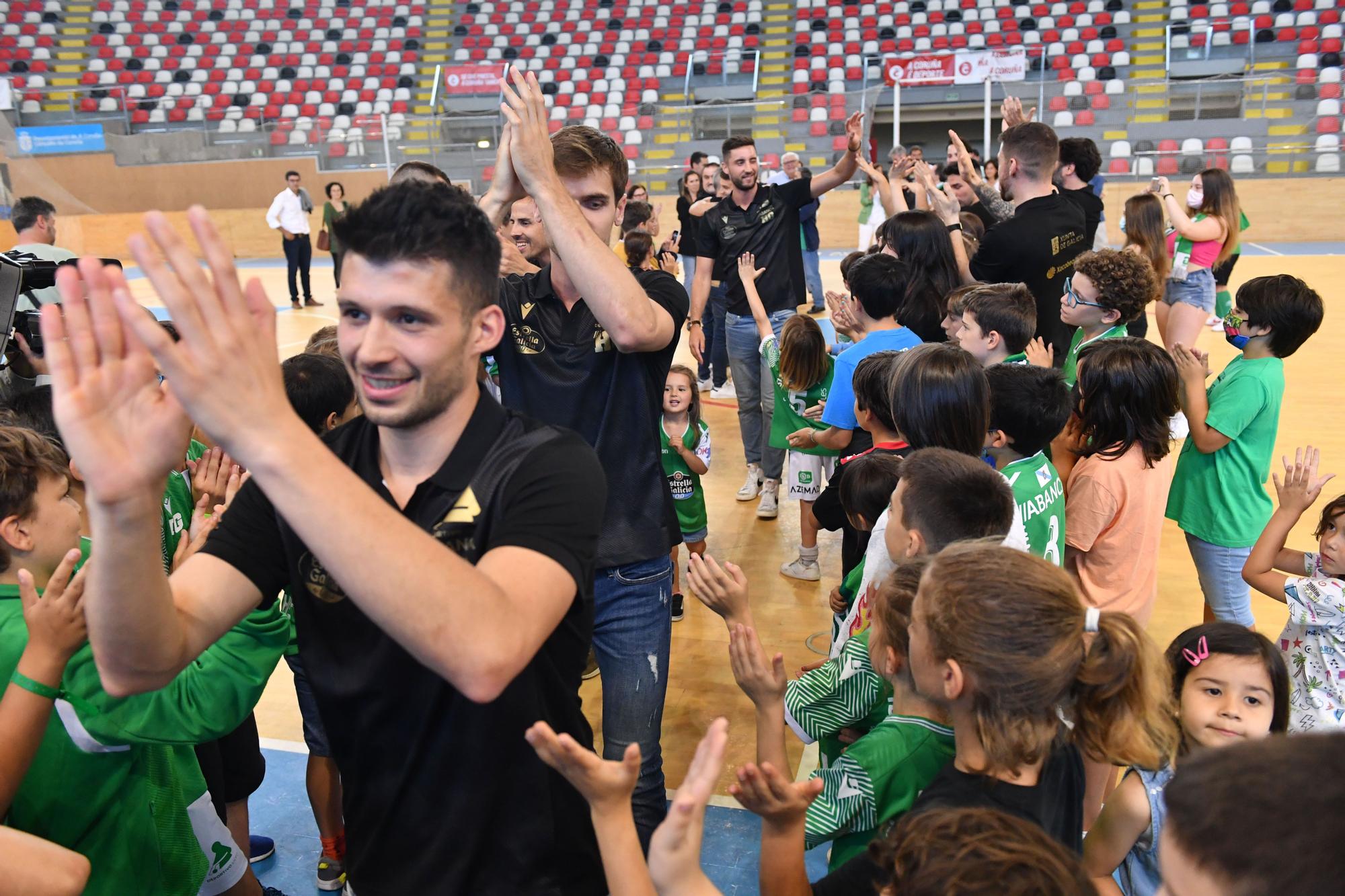 El Liceo celebra el campeonato de liga con la afición en el Palacio de los Deportes de Riazor