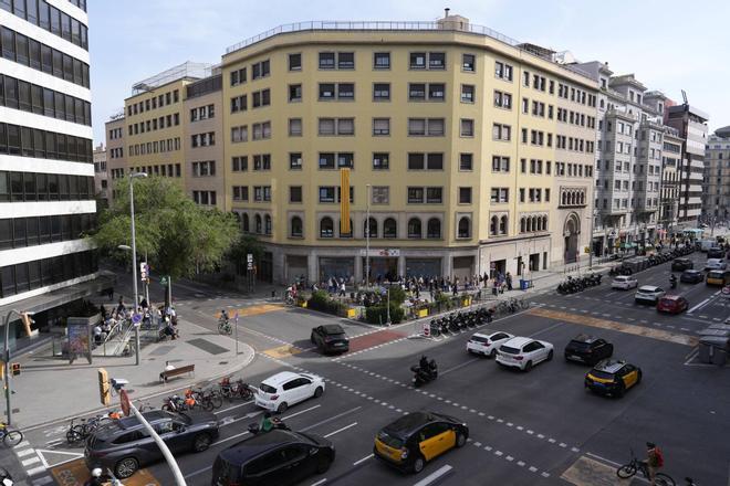 El conductor de 75 años que atropelló a una mujer y una menor en la calle Aragó dio positivo en benzodiacepinas