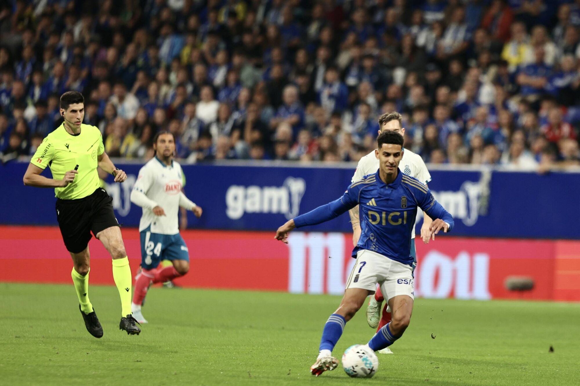 Todas las IMÁGENES del reestreno de Carrión con el Oviedo, con derrota ante el Espanyol 