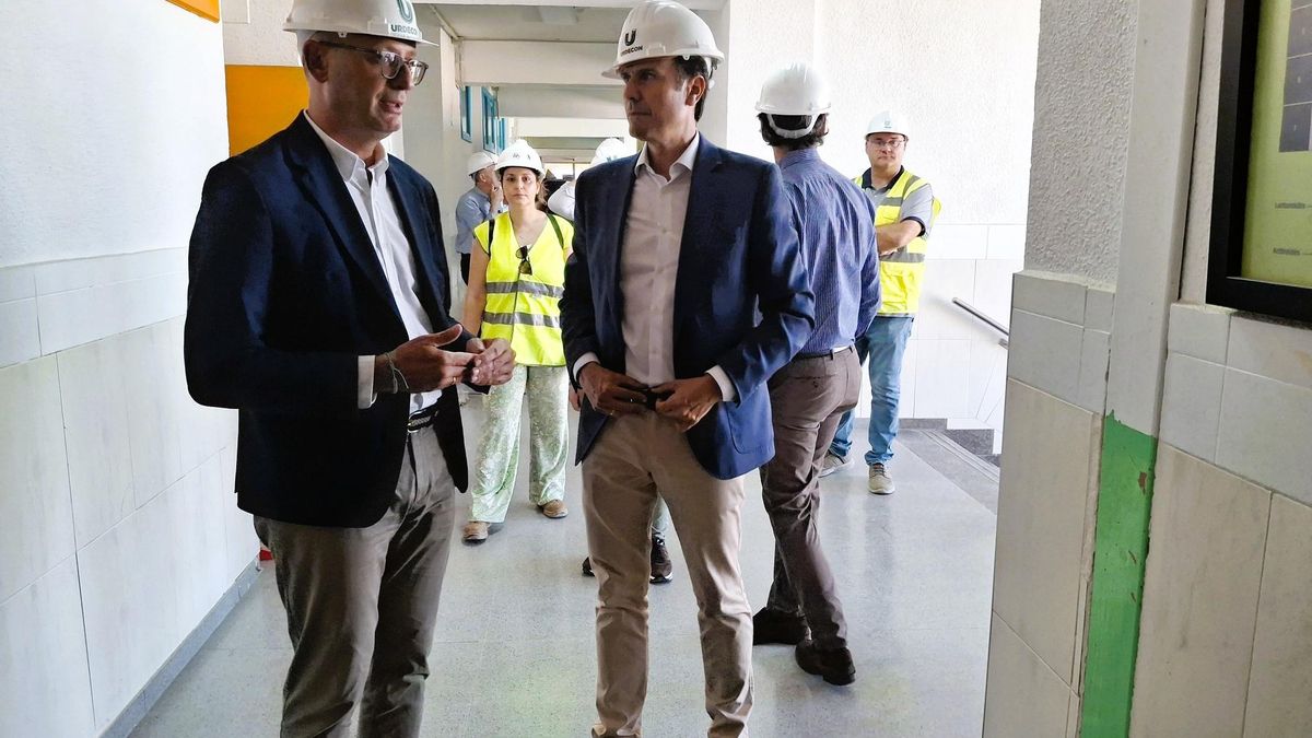 Visita del consejero de Educación y FP, Víctor Marín, a las obras de rehabilitación integral del IES Francisco de Goya (Molina de Segura).
