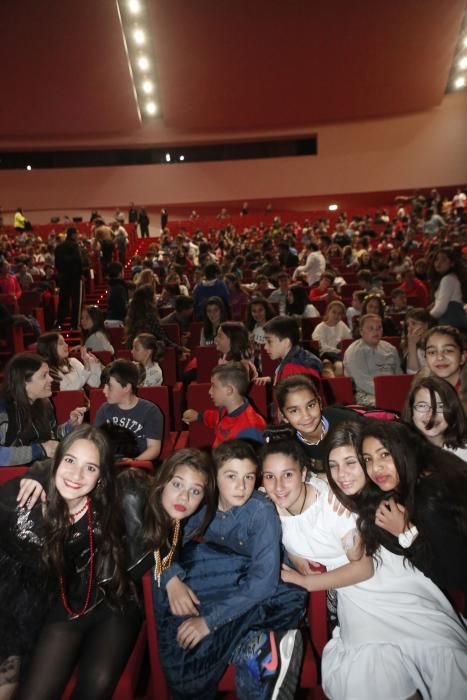 Los escolares participantes en la Xunta d'Escolinos.