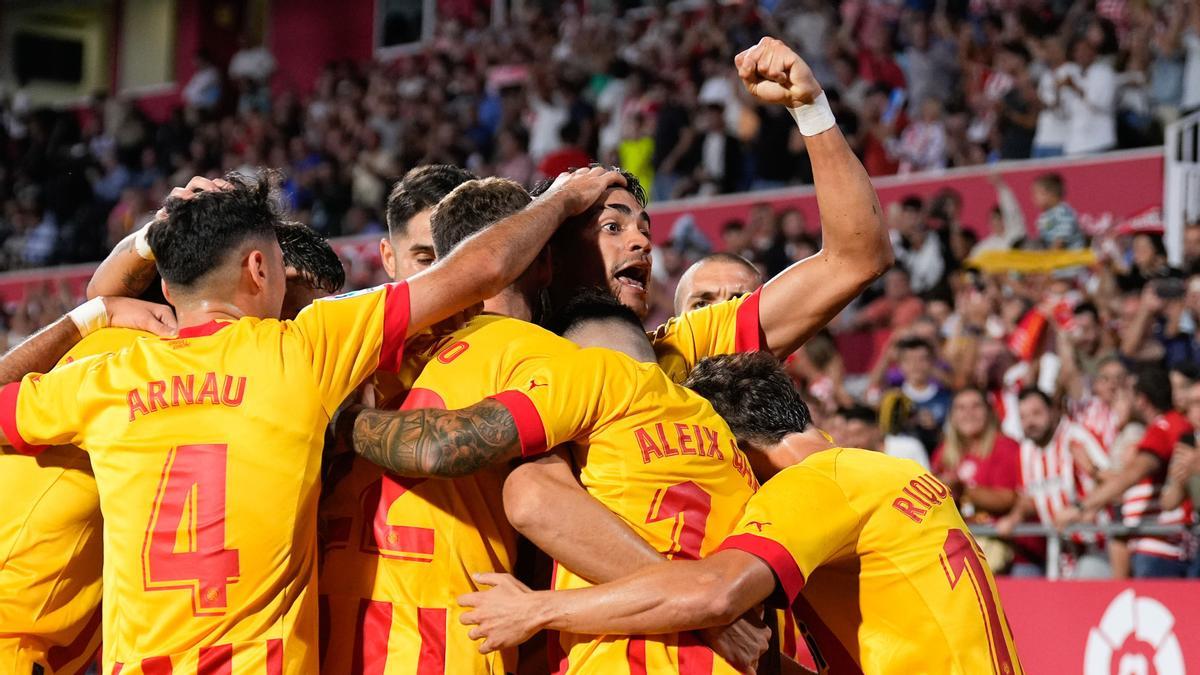 Los jugadores del Girona celebran el 1-0 marcado por Reinier al Valladolid en Montilivi.