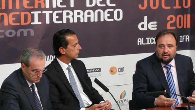 Moisés Jiménez, presidente de IFA, junto a Moragues y Garrido.