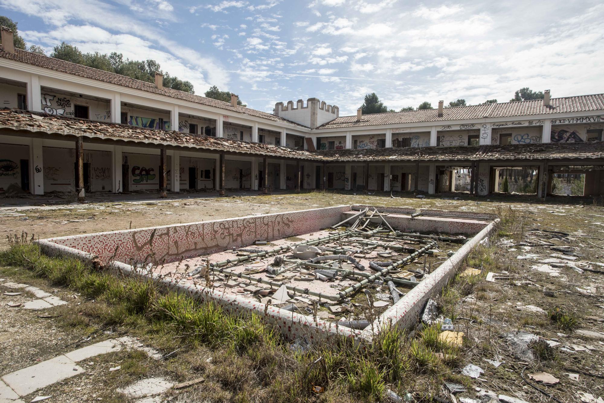 El Hotel Paraje San José de Requena: del lujo al saqueo