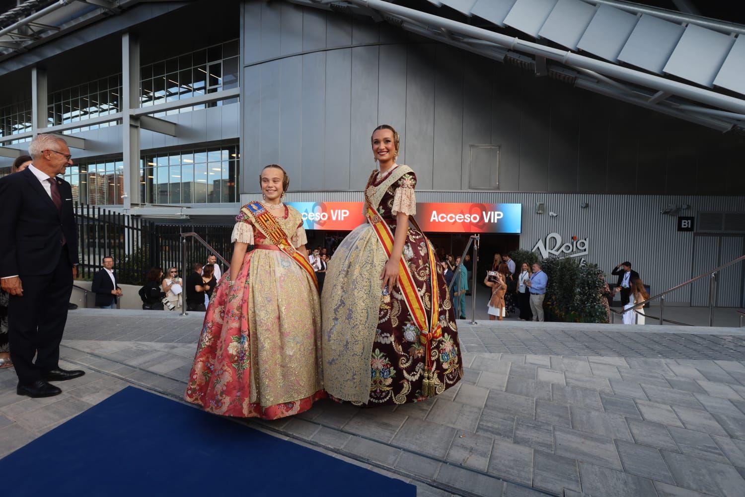 Así está el ambiente en el estreno de las fallas en el Roig Arena