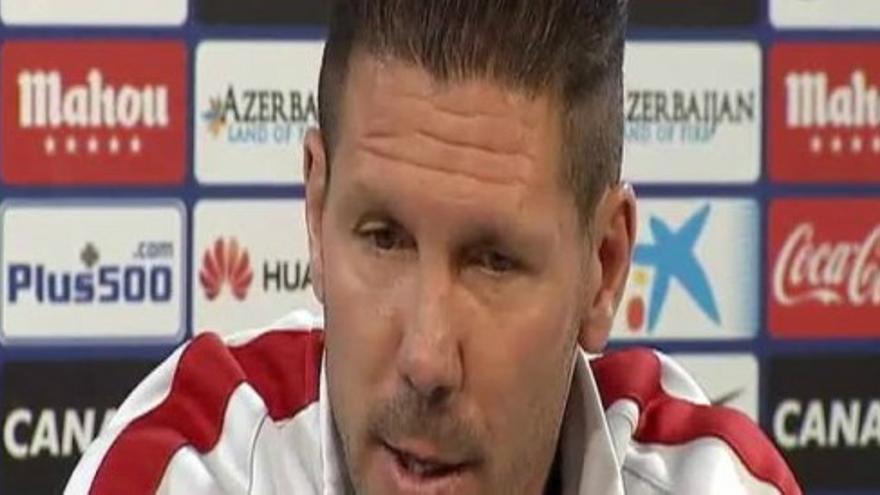 Simeone: &quot;Todos juegan bien en el Barcelona, hasta el arquero&quot;