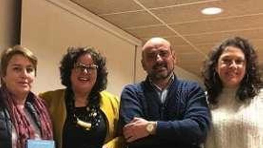 Por la izquierda, Puri Arias, Beatriz Álvarez, Juan Carlos Vázquez y Eva Martínez, en la presentación de la novela en Bárcena.