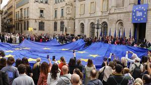Acto de celebración del Día de Europa en la plaza de Sant Jaume de Barcelona, en 2025