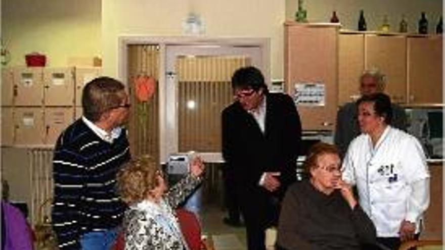 Girona Puigdemont visita el geriàtric Maria Gay