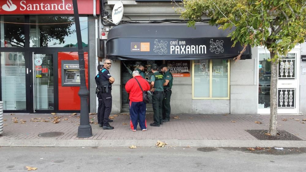 La dueña del bar Paxarín fue trasladada en estado de shock después de un intento de atraco a mano armada