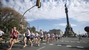 segea25661502 barcelona    2014 04 13   bcn  cursa de bombers  a su paso p160729194112