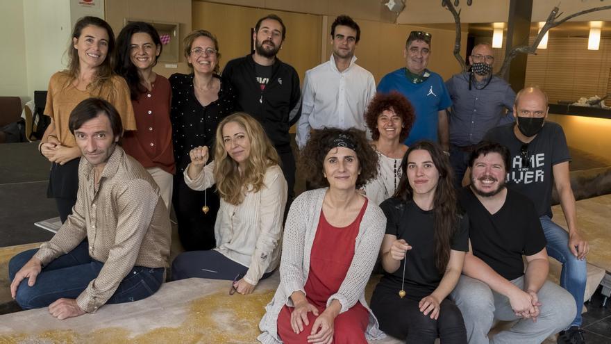 L’elenc de ‘Les Saurines’, producció pròpia de l’Institut Valencià de Cultura (iVC), i obra de Mafalda Bellido, durant els assajos que han desenvolupat a l’Auditori de Castelló.