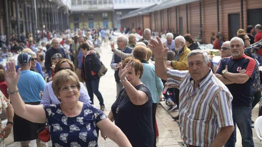 Avilés se da un atracón de música