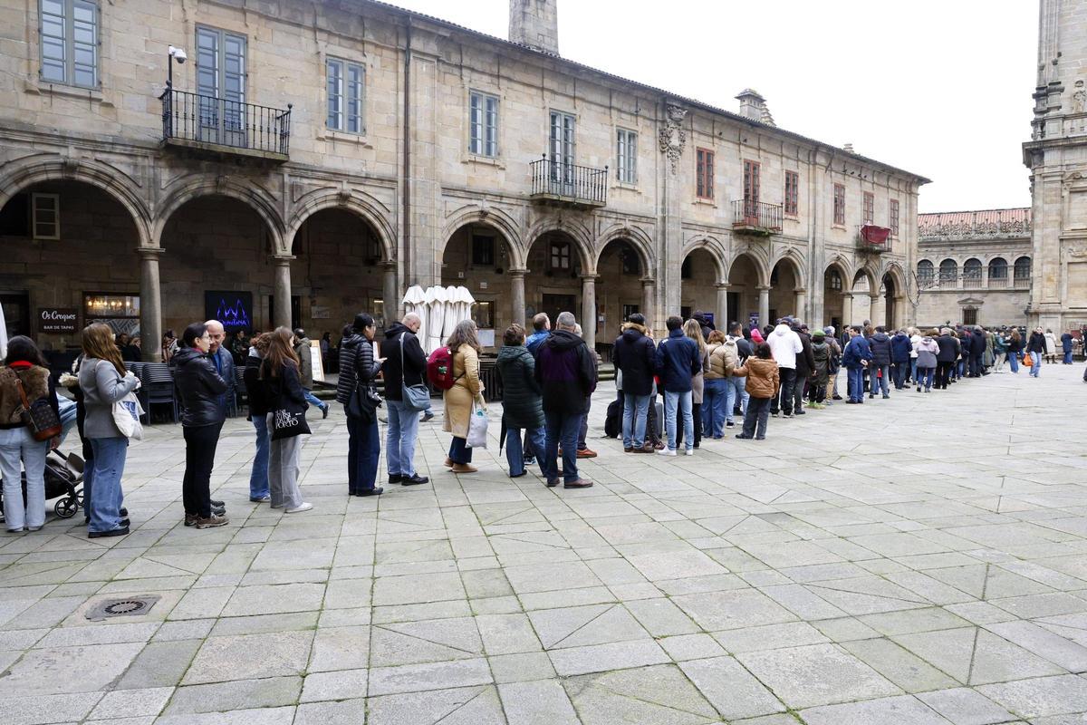 Colas para acceder a la Catedral de Santiago, en el pasado mes de diciembre.
