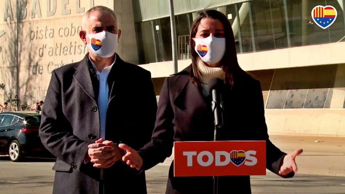 Inés Arrimadas i Carlos Carrizosa en una roda de premsa a Sabadell.