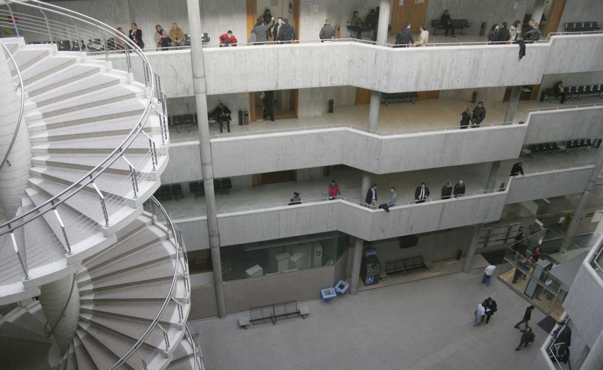 Vista interior del edificio de los Nuevos Juzgados de A Coruña. |