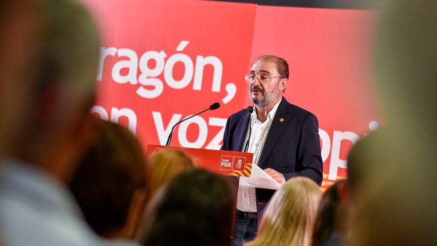 Lambán afirma que a Azcón &quot;Aragón le viene muy grande&quot; y que el PP &quot;no se fía de él&quot;