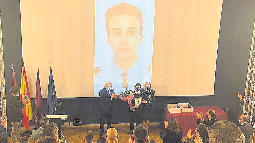 Cieza rinde homenaje a sus policías locales