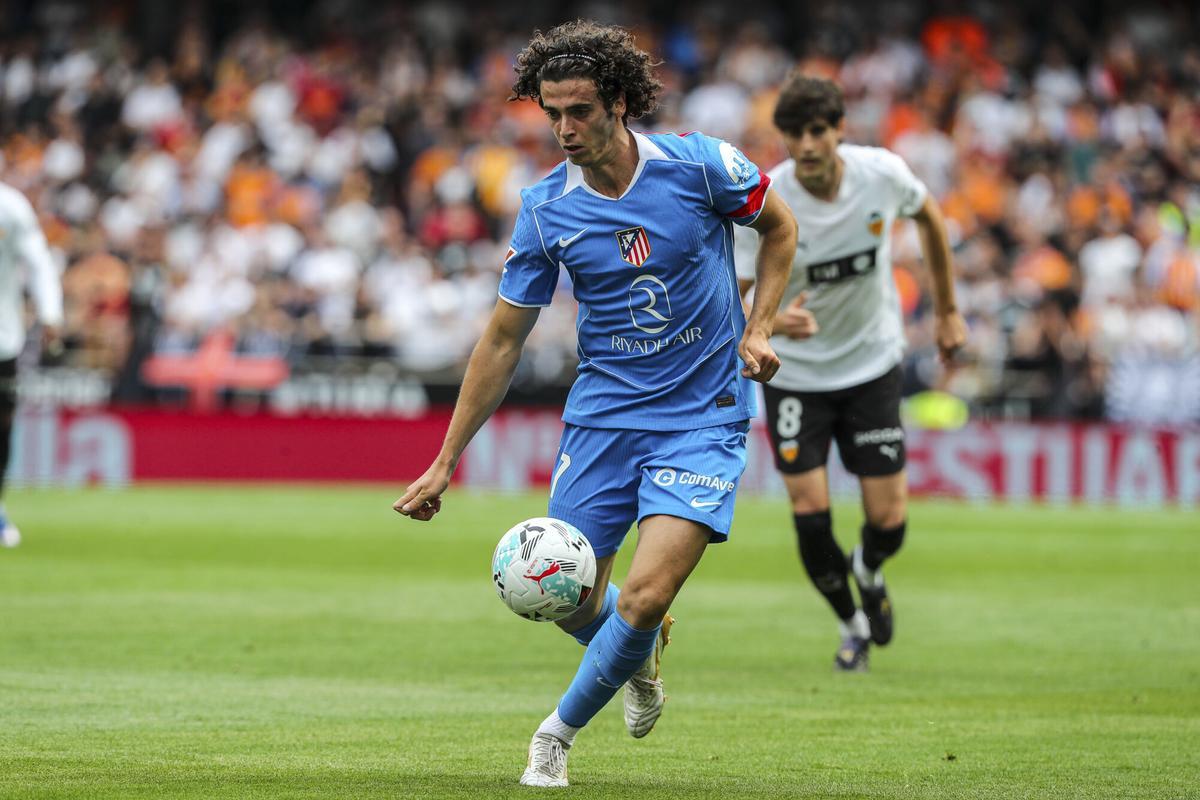 Javi Morcillo of Atletico de Madrid in action during the Spanish league, LaLiga EA Sports, football match played between Valencia CF and Atletico de Madrid at Mestalla stadium on May 2, 2026, in Valencia, Spain. AFP7 02/05/2026 ONLY FOR USE IN SPAIN. Ivan Terron / AFP7 / Europa Press;2026;Soccer;Sport;ZSOCCER;ZSPORT;Valencia CF V Atletico de Madrid - LaLiga EA Sports;