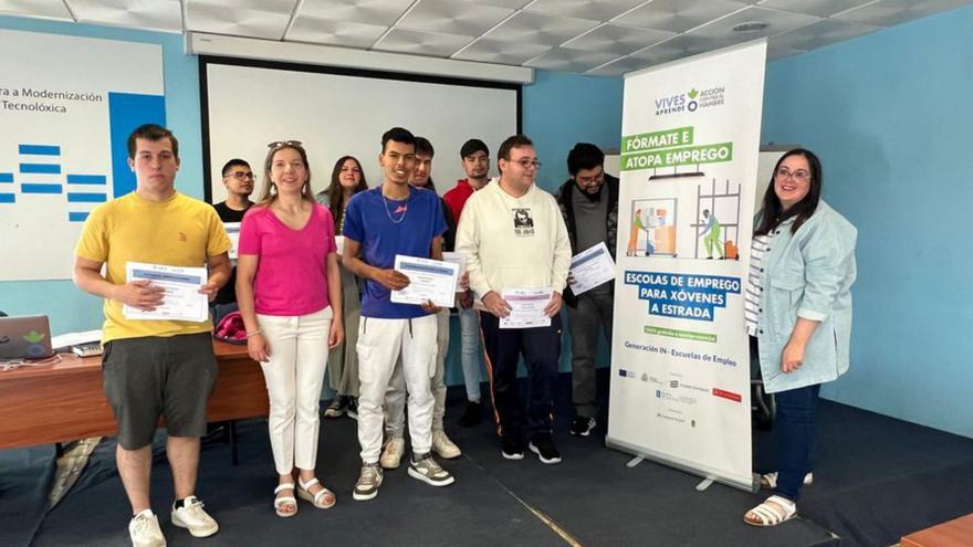 Graduados en la Escola de Emprego de A Estrada.