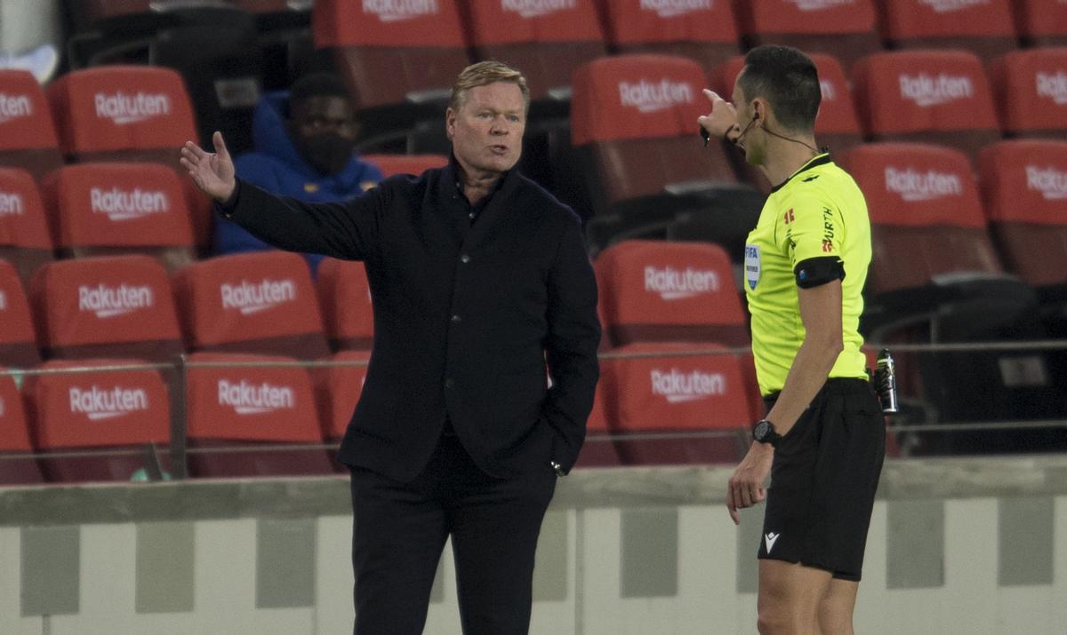 Koeman, durante el Barça-Sevilla de la Copa del Rey.