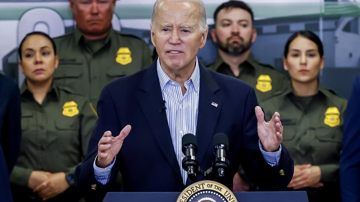 Biden, durante su visita a la frontera.