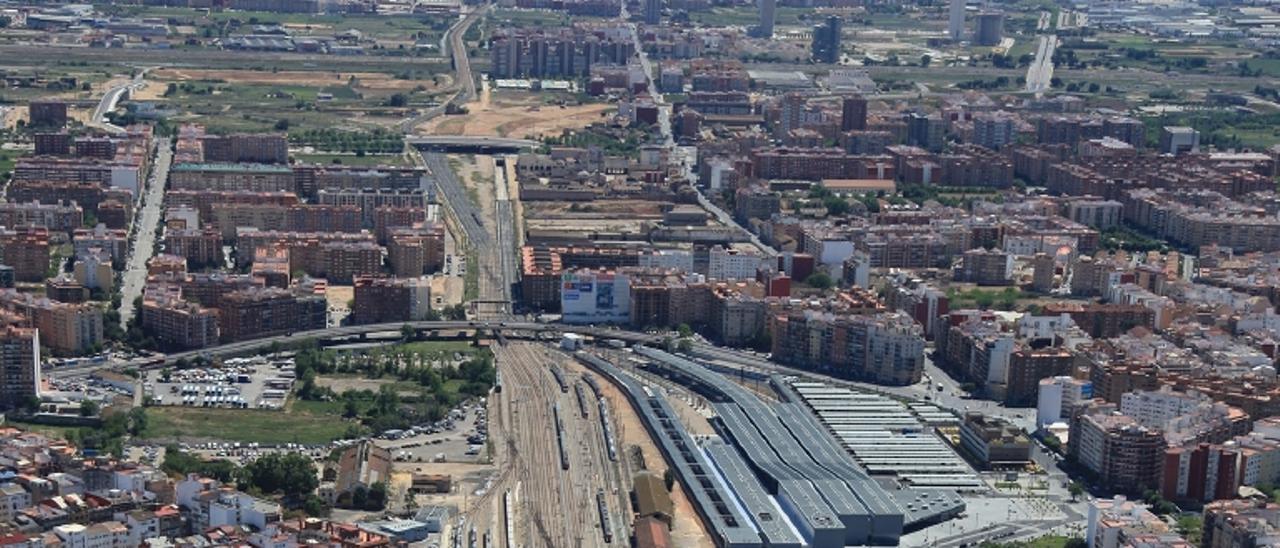 Imagen aérea de archivo de los terrenos del Parque Central de València.