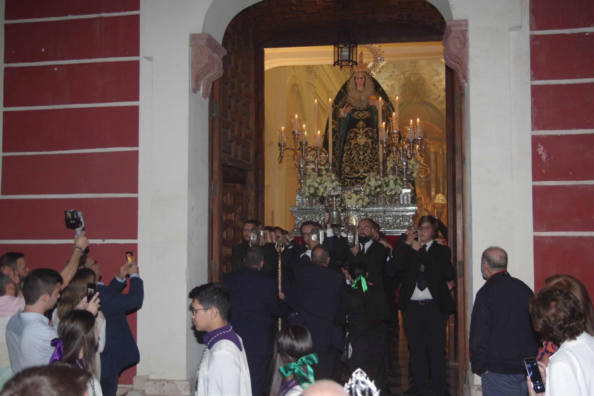 Traslado de la Virgen del Amparo previo a su extraordinaria