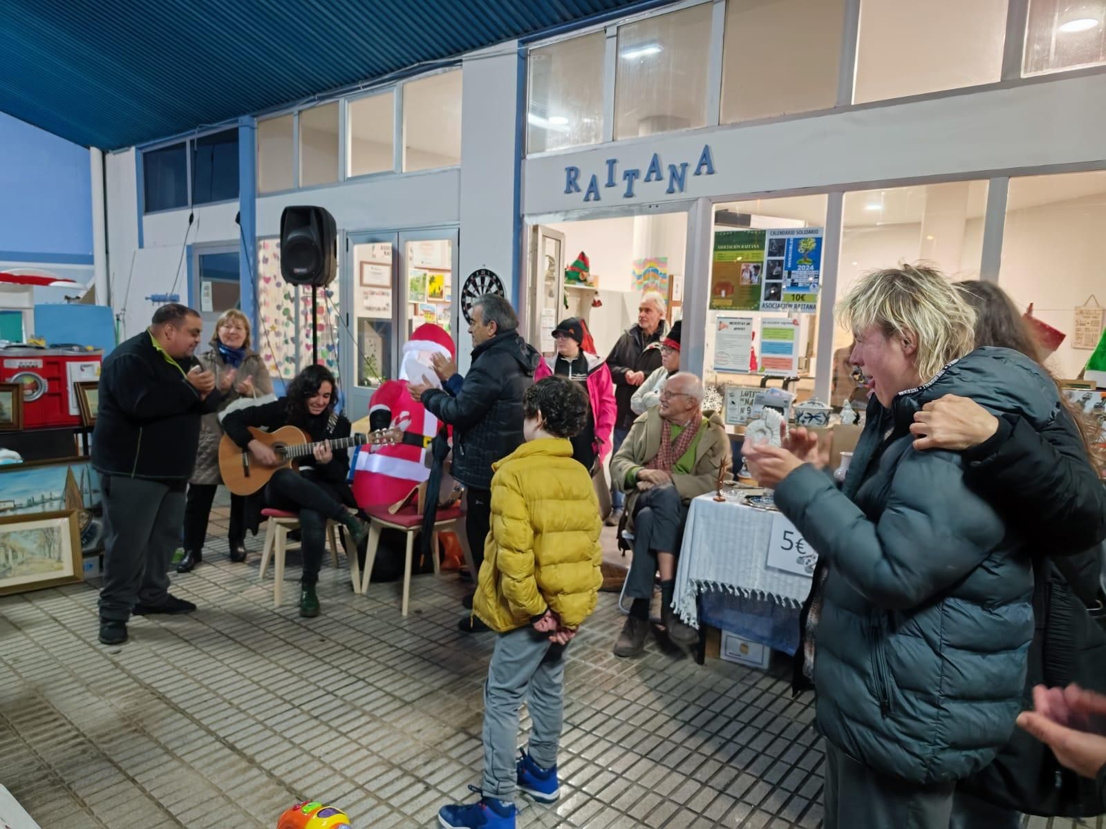 Música, talleres y un sinfín de productos: Raitana inaugura su mercadillo solidario