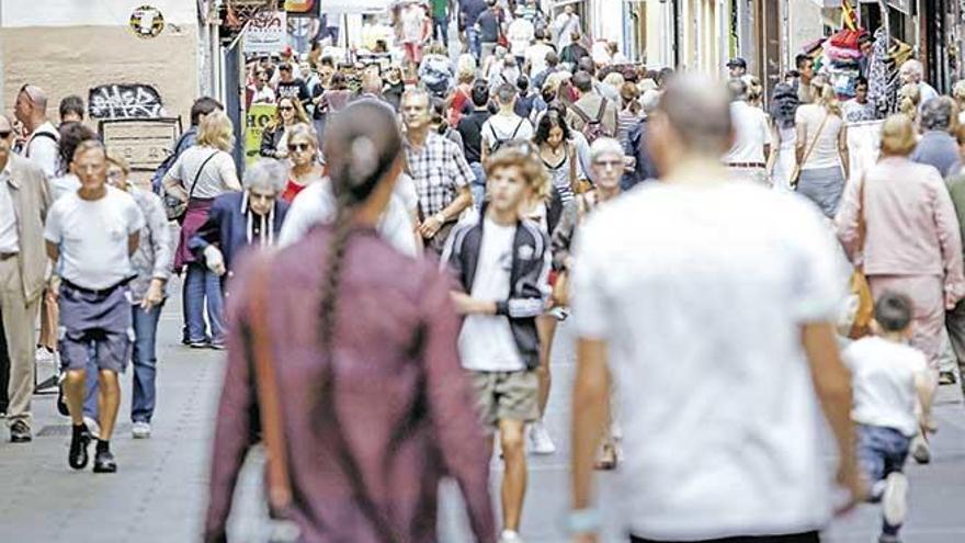 Las temporadas turísticas de récord vividas en los últimos años en Balears, son la clave del retorno de emigrantes.