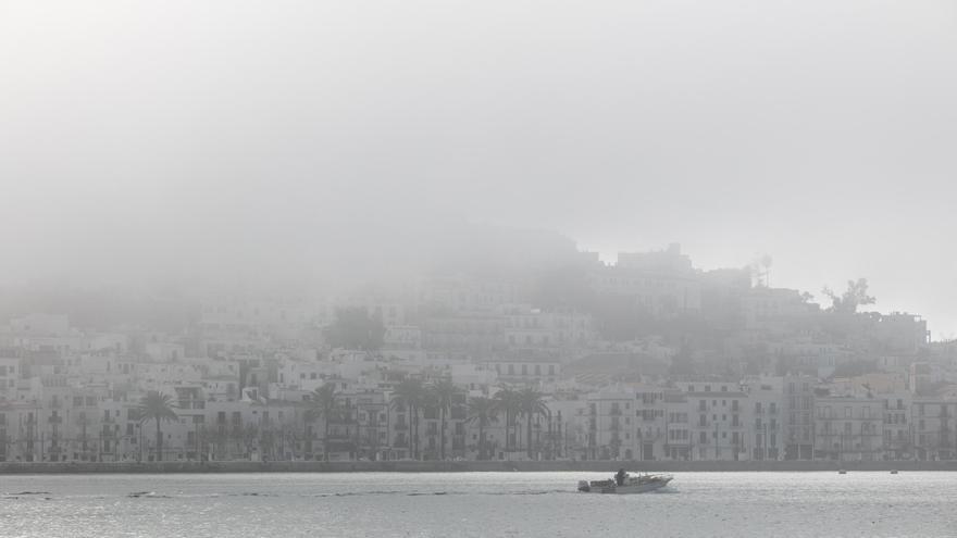 El tiempo en Ibiza y Formentera: alerta por niebla y bajada de temperaturas