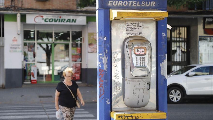 Adiós a las últimas cabinas telefónicas: el Ayuntamiento retirará las 26 que quedan en la ciudad