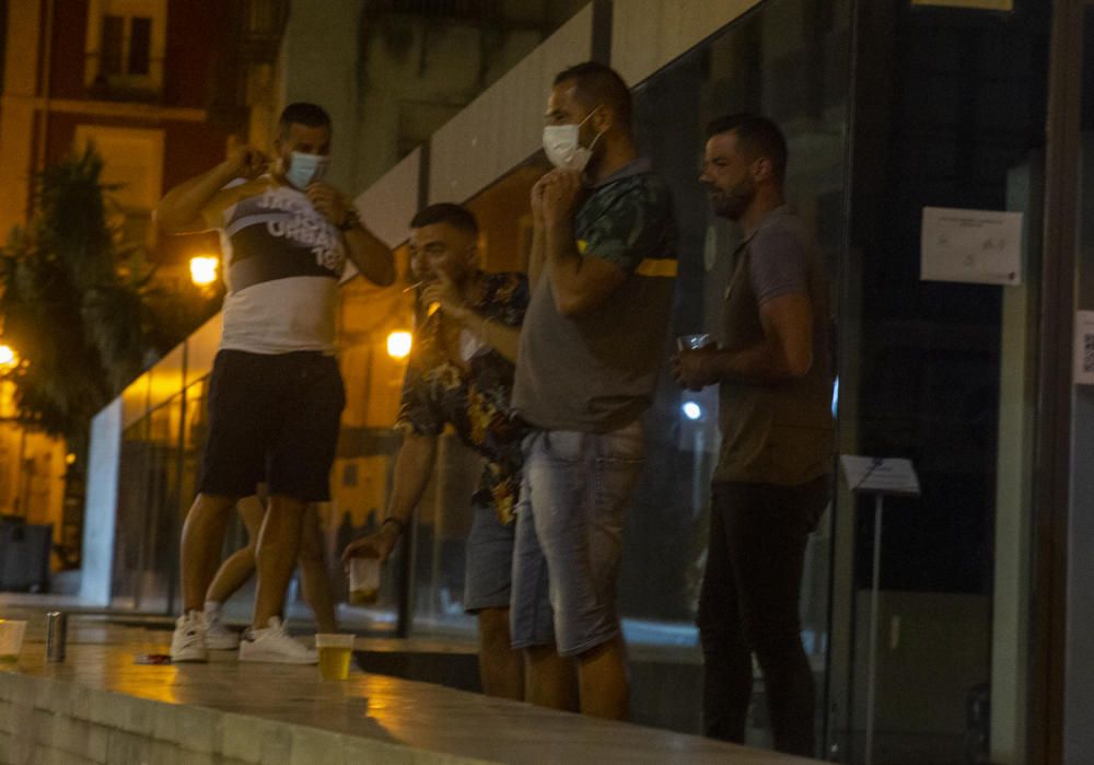Las dudas de los negocios y de los clientes marcan la primera jornada del aumento de las restricciones en la Comunidad Valenciana en la lucha “nocturna” contra el coronavirus