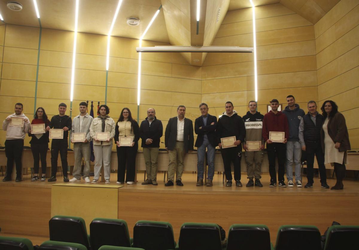 En el programa han participado 10 personas entre los 16 y 30 años, que han obtenido el certificado de profesionalidad.