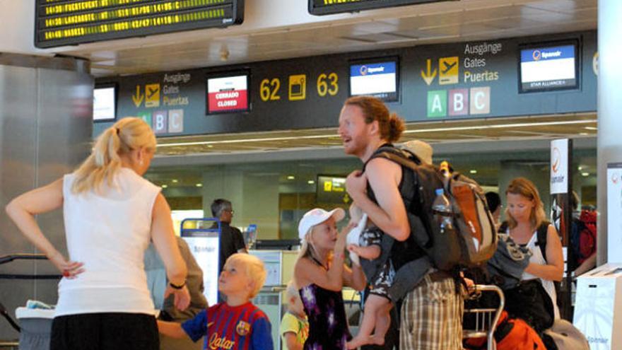 Los aeropuertos canarios pierden hasta julio 876.550 viajeros