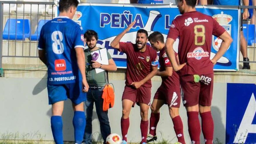 Tubo se queja de una entrada en un lance del partido de ayer.