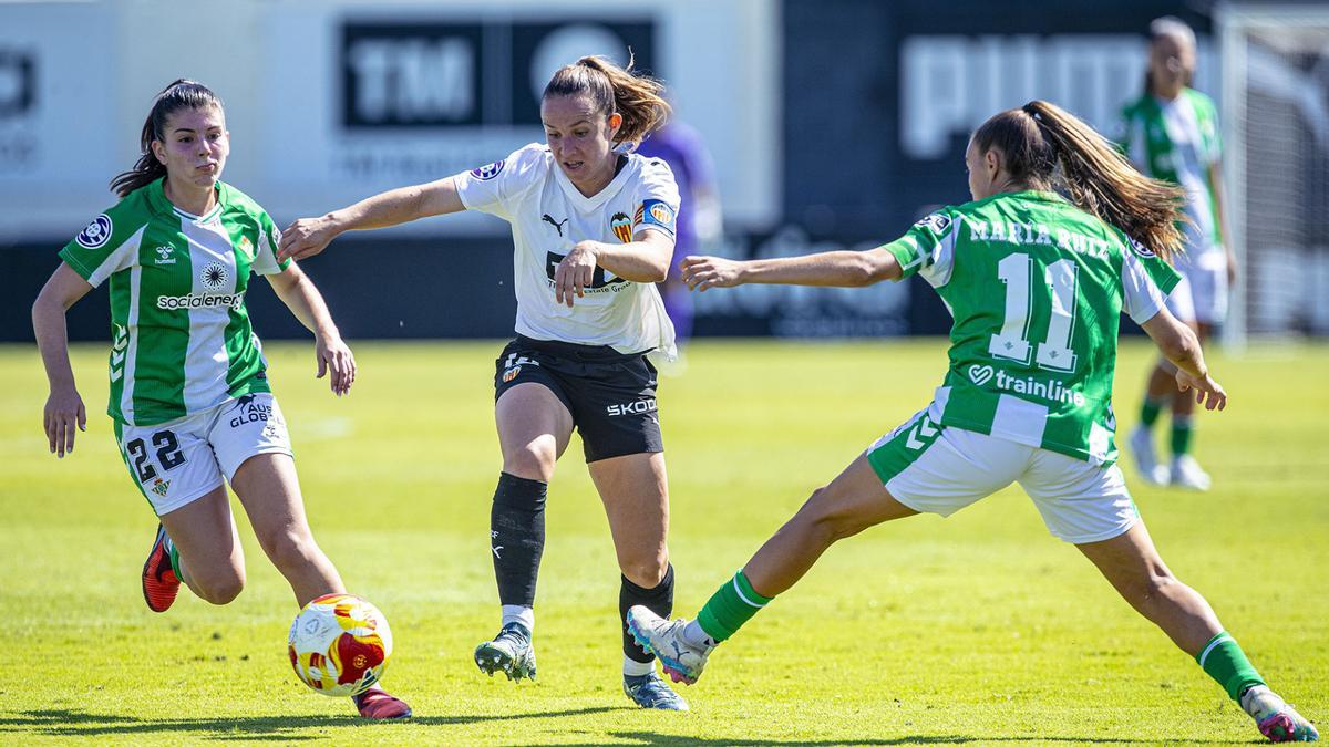 Imagen del último partido jugado en casa ante el Betis, que se llevó los tres puntos del Puchades el 4 de octubre en la recta final